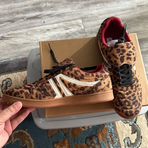 Steve Madden Madrid Leopard Print Sneakers with Black Laces. Size 10 - Picture 12 of 14